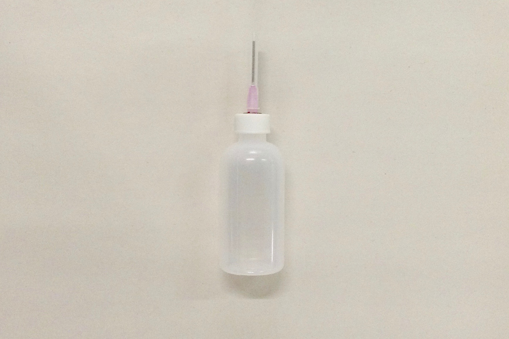 Taffijn Flesje in plastiek met buisje in metaal