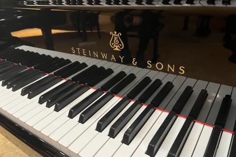 Steinway & Sons B 562415