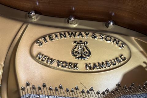 Steinway & Sons B 562415